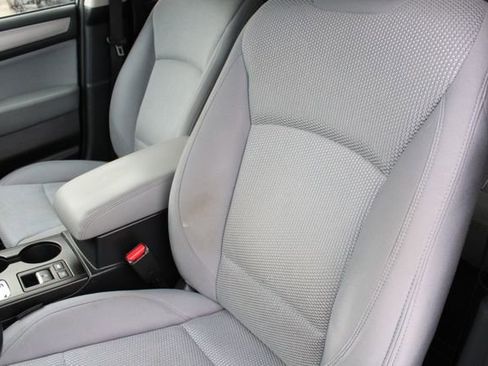 Used 2018 Subaru Outback 2.5i Premium image 5