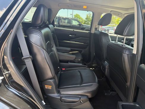 Used 2025 Nissan Pathfinder SL w/ SL Premium Package FWD image 52