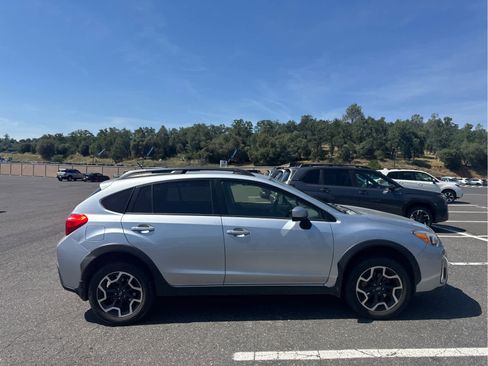 Used 2017 Subaru Crosstrek 2.0i Premium AWD/4WD image 4