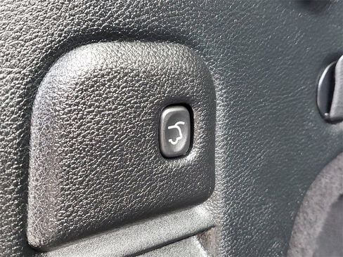 Used 2017 Jeep Grand Cherokee Altitude image 11