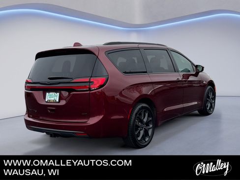 Used 2021 Chrysler Pacifica Touring AWD/4WD image 5