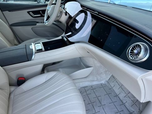 New 2026 Mercedes-Benz EQS 400 4MATIC SUV image 16