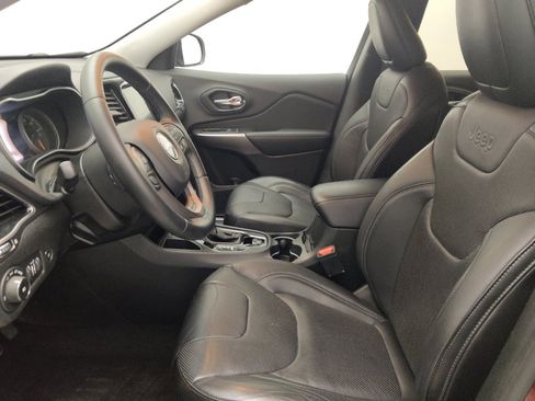 Used 2019 Jeep Cherokee Limited w/ Luxury Group FWD image 17