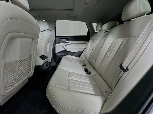 Used 2022 Audi e-tron Premium w/ Convenience Plus Package image 9