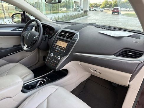 Used 2019 Lincoln MKC Premiere image 21