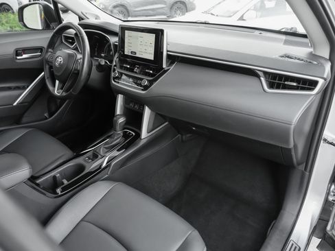 Used 2023 Toyota Corolla Cross XLE w/ Convenience Package FWD image 40