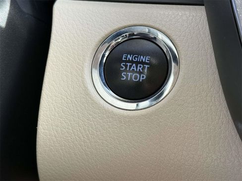 Used 2019 Toyota Camry XLE image 20