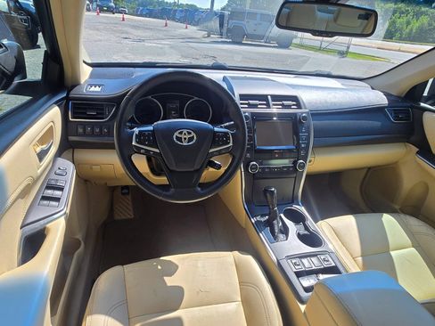 Used 2016 Toyota Camry XLE w/ Moonroof Package FWD image 5