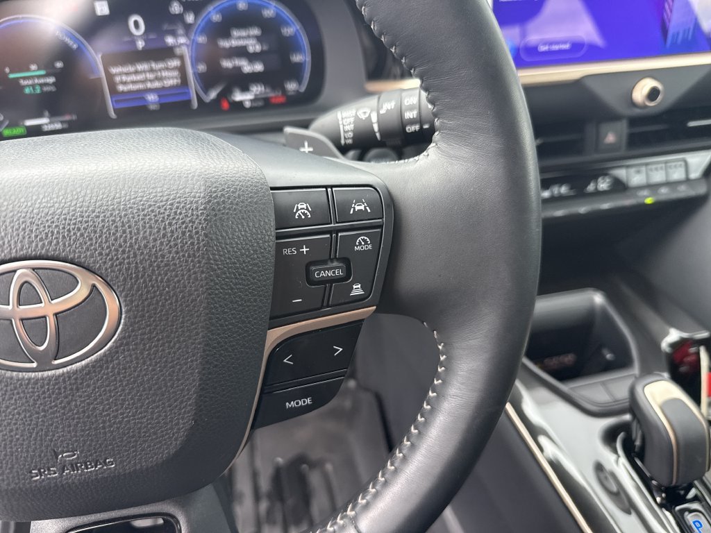 Used 2025 Toyota Crown Signia AWD/4WD image 21