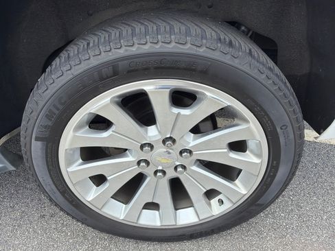 Used 2020 Chevrolet Suburban LT RWD image 20