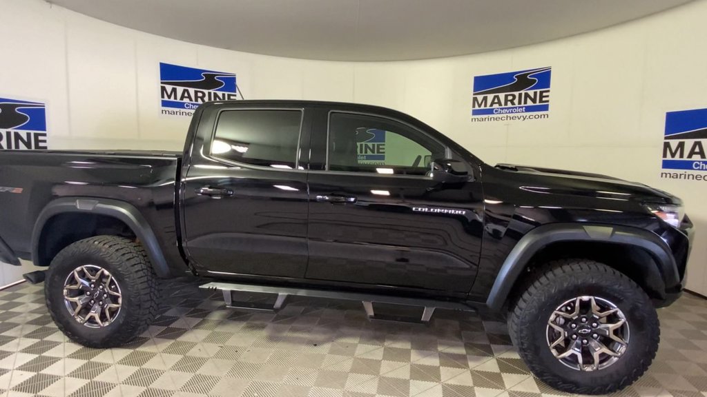 Used 2026 Chevrolet Colorado ZR2 w/ Technology Package AWD/4WD image 3