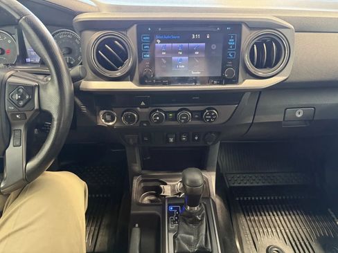 Used 2019 Toyota Tacoma TRD Sport image 36