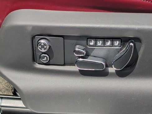 Used 2022 Bentley Bentayga AWD/4WD image 24