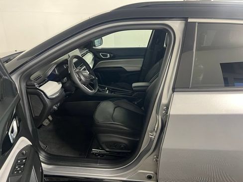 Used 2023 Jeep Compass Limited w/ Elite Group AWD/4WD image 17