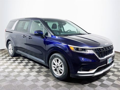 Used 2022 Kia Carnival LX image 1