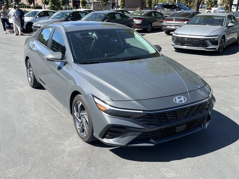 Certified 2026 Hyundai Elantra Limited FWD image 11