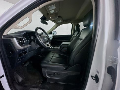 Used 2024 Ford Expedition Max XLT image 13