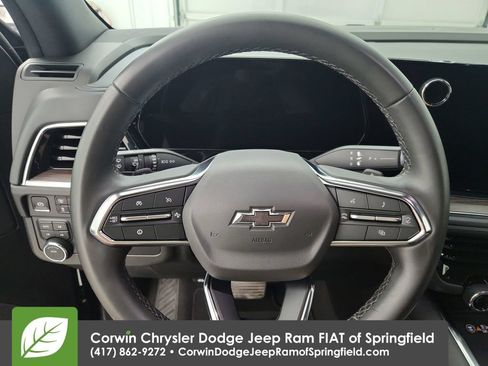 Used 2025 Chevrolet Suburban Z71 AWD/4WD image 6