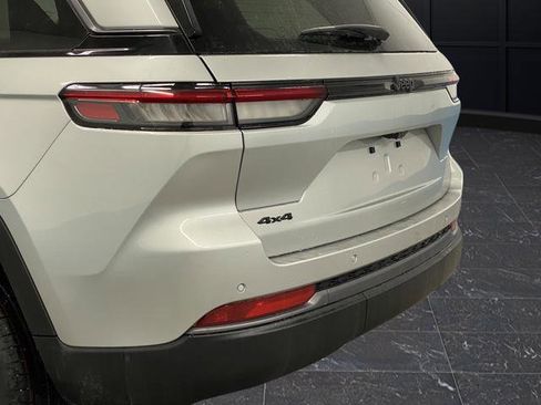 New 2026 Jeep Grand Cherokee Altitude AWD/4WD image 36