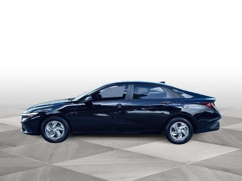 Used 2025 Hyundai Elantra SE FWD image 5