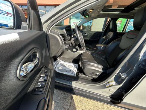 Used 2019 Jeep Cherokee Trailhawk w/ Comfort/Convenience Group image 11