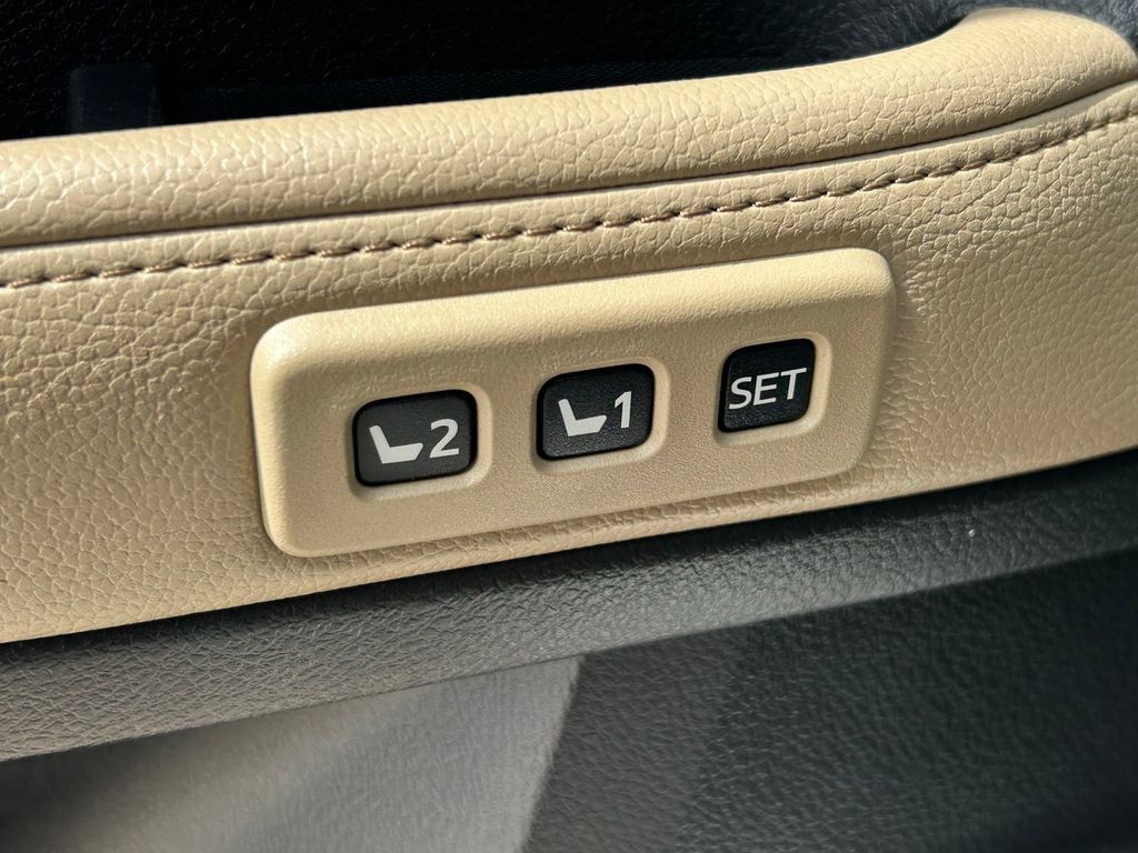 Used 2018 Toyota 4Runner Limited AWD/4WD image 25