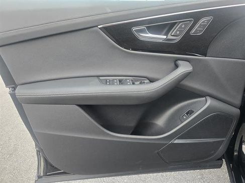 Used 2025 Audi Q8 Prestige w/ Prestige Package image 28