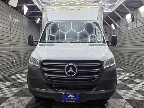 Used 2024 Mercedes-Benz Sprinter 4500 image 3