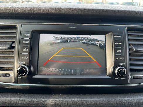 Used 2017 Kia Sedona LX w/ LX Essentials Premium Package image 18