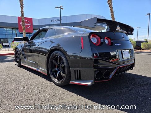 Used 2018 Nissan GT-R NISMO AWD/4WD image 4