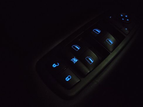 Used 2019 Jeep Grand Cherokee Altitude image 27