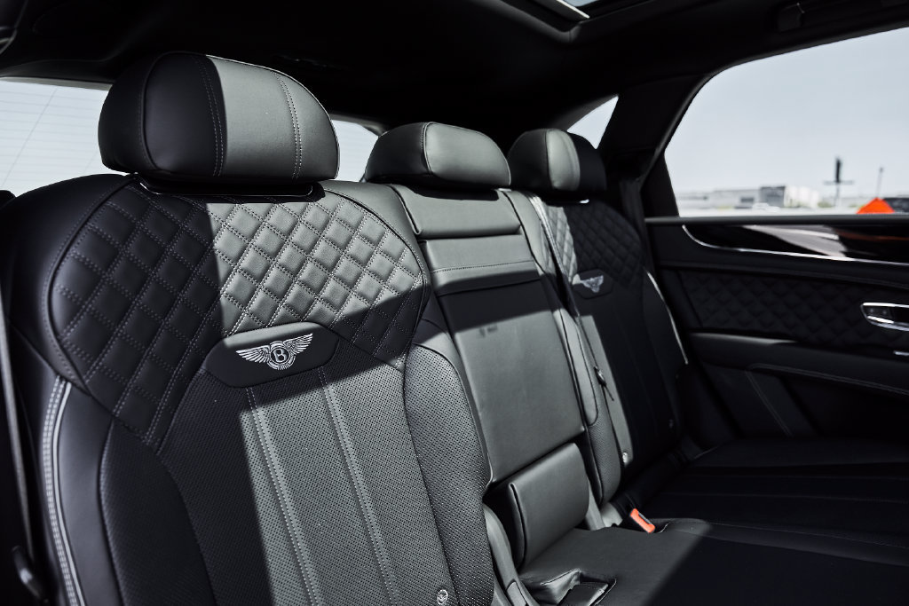 Used 2025 Bentley Bentayga AWD/4WD image 43