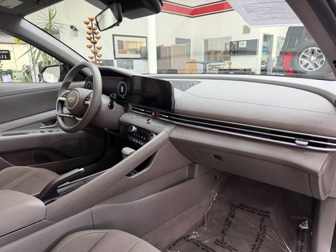 Used 2024 Hyundai Elantra SEL FWD image 19