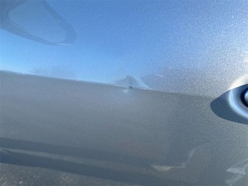 Used 2020 Toyota Highlander XLE image 30