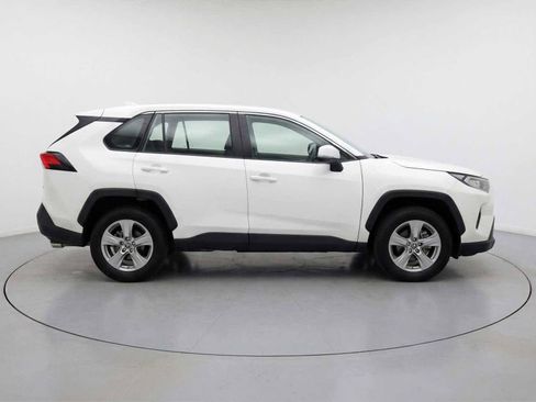 Used 2025 Toyota RAV4 XLE image 9