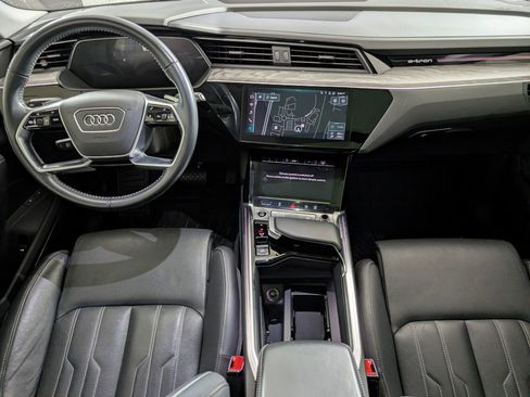 Used 2021 Audi e-tron Prestige w/ Prestige Package image 29