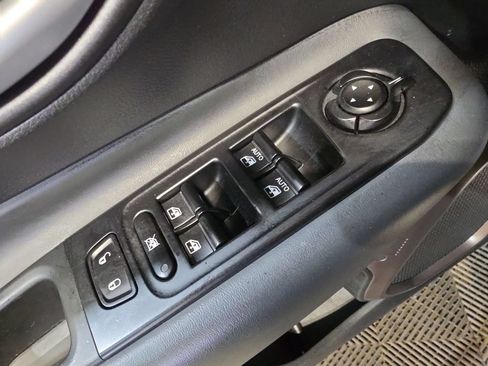 Used 2023 Jeep Renegade Latitude AWD/4WD image 15