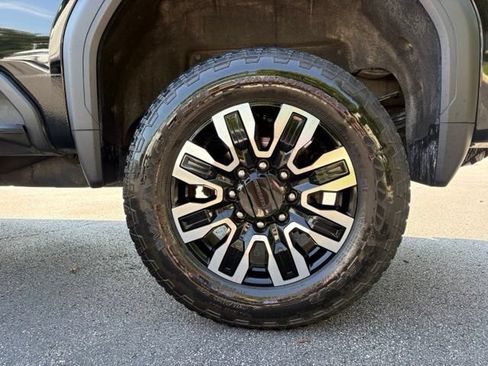 Used 2024 GMC Sierra 3500 Denali Ultimate AWD/4WD image 15