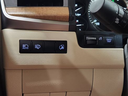 Used 2021 Lexus LX 570 4WD w/ Luxury Package image 41