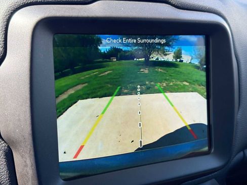 Used 2019 Jeep Renegade Limited w/ UConnect 8.4 Nav Group AWD/4WD image 24