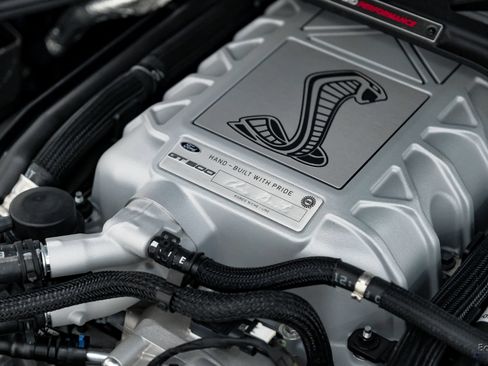 Used 2022 Ford Mustang Shelby GT500 w/ Carbon Fiber Track Pack RWD image 72