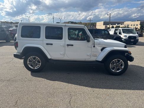 Certified 2021 Jeep Wrangler Unlimited Sahara w/ Dual Top Group image 20