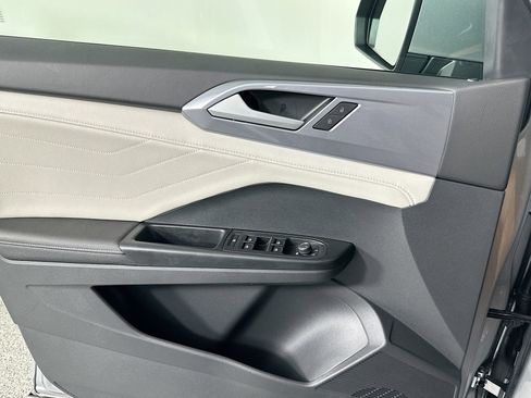 Certified 2025 Volkswagen Taos SEL image 17