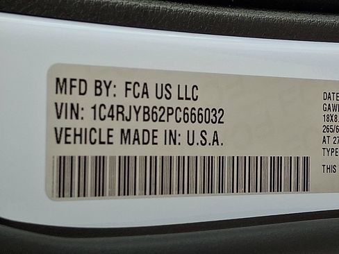Used 2023 Jeep Grand Cherokee 4WD 4xe w/ Luxury Tech Group II image 31