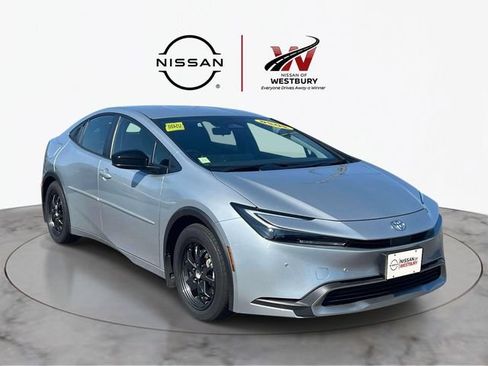 Used 2026 Toyota Prius Plug-In Hybrid FWD image 1