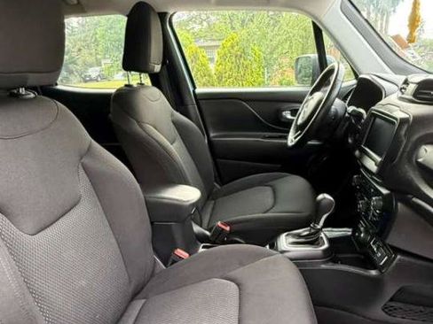 Used 2020 Jeep Renegade Altitude AWD/4WD image 12