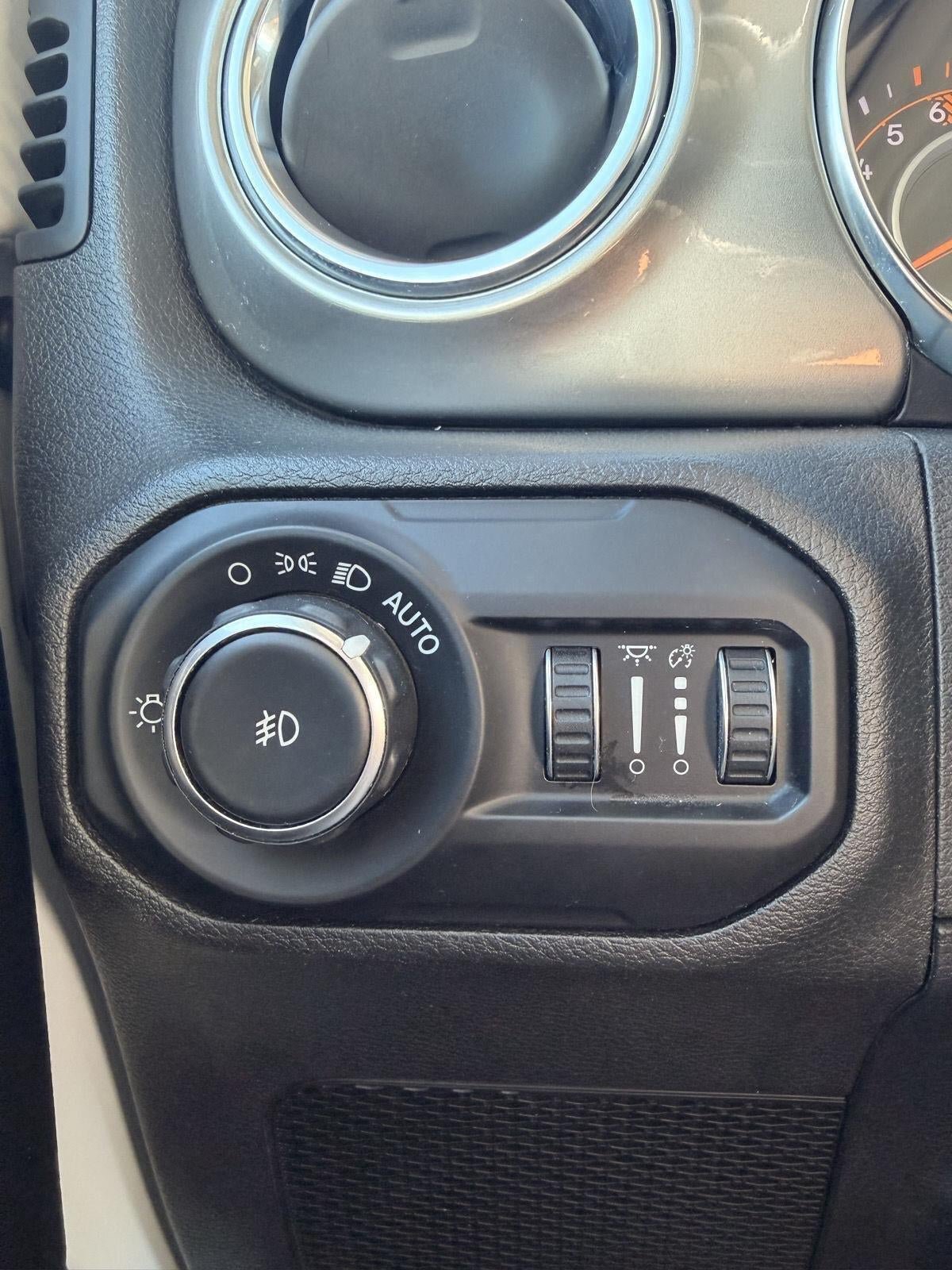 Used 2021 Jeep Wrangler Unlimited Sahara AWD/4WD image 13