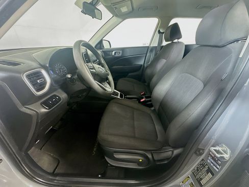 Used 2021 Hyundai Venue SE FWD image 13
