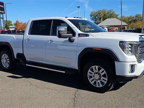 Used 2022 GMC Sierra 2500 Denali image 2