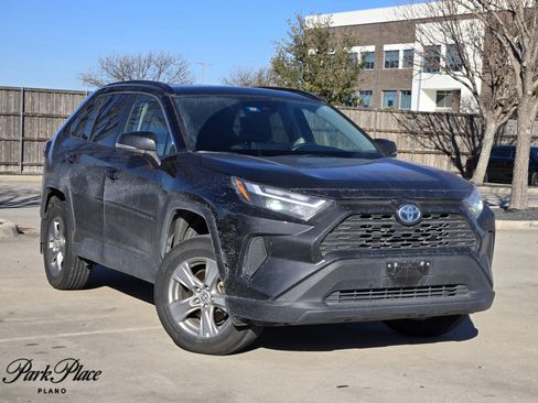 Used 2024 Toyota RAV4 XLE image 1